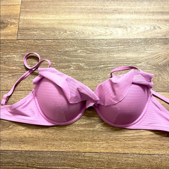 34D target bikini top , worn once ! - Picture 1 of 2